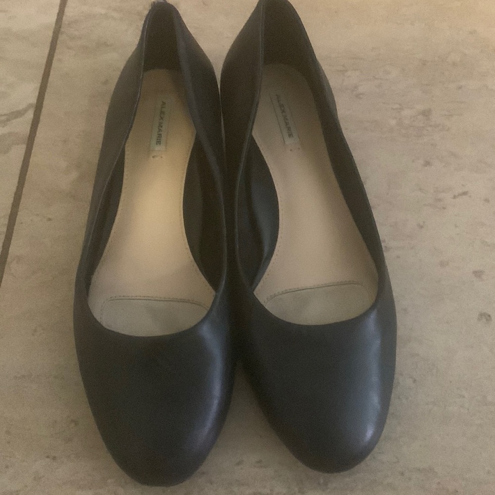 Black leather closed toe shoes